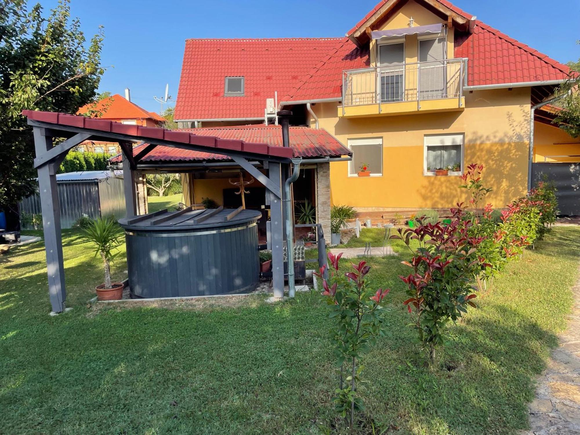 Jasmin Apartment House Vonyarcvashegy Exterior photo